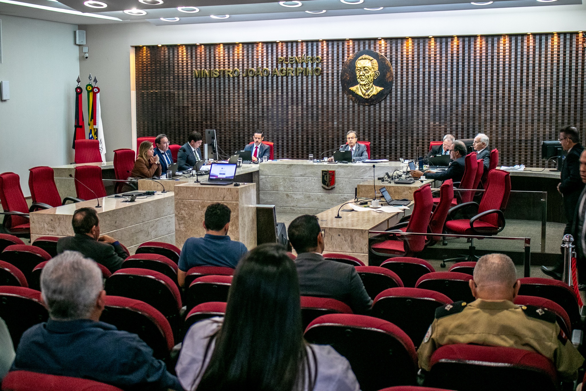 TCE-PB rejeita contas do Município de Lucena, julga regulares as de 5 Prefeituras e da PB Previdência e responde consulta referente ao pagamento de 13º salário e adicionais de férias a vereadores