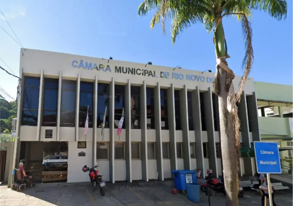 Conselheiros do TCE-ES julgam irregulares as contas da Câmara de Rio Novo do Sul e multam ex-presidente 