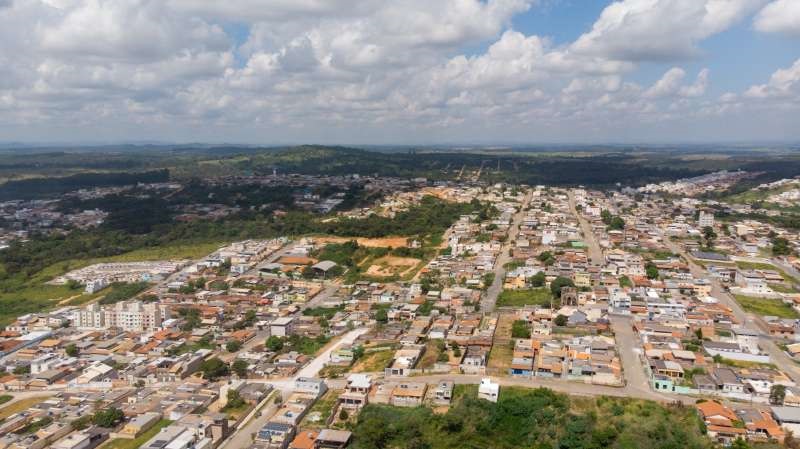 Tribunal de Contas aponta compras irregulares na Educação de Divinópolis e aplica multas