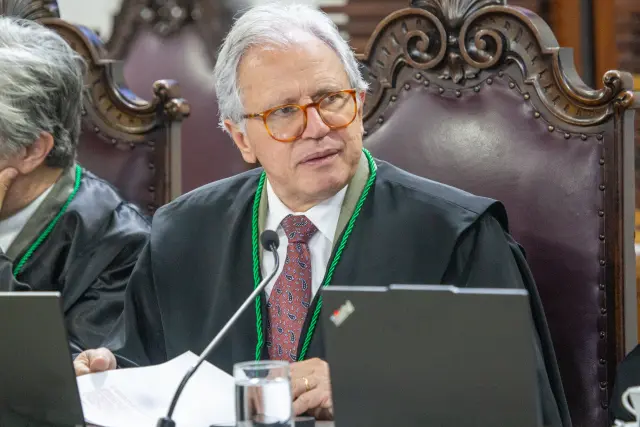 TCE-PR suspende licitação de R$ 31,3 mi após sessão pública agendada em feriado